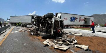 Fuerte colisión entre tráileres y camionetas en la autopista Monterrey-Saltillo deja un lesionado