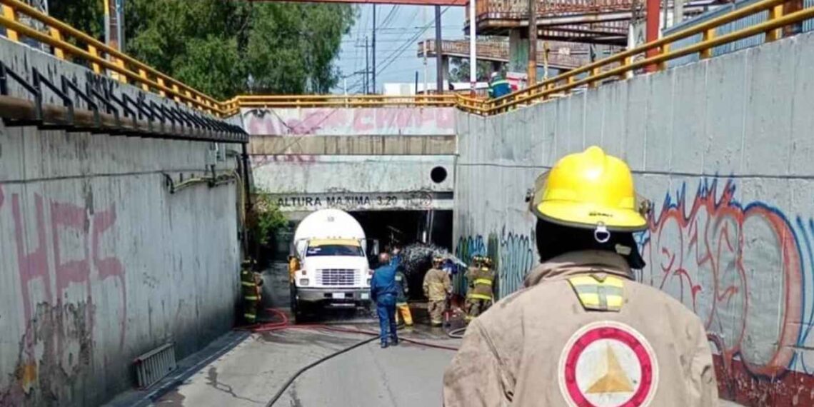 Fuga en pipa de gas moviliza a cuerpos de emergencia en Tultitlán, Estado de México