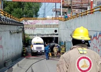 Fuga en pipa de gas moviliza a cuerpos de emergencia en Tultitlán, Estado de México