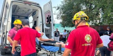 Golpe de calor afecta a 10 alumnos en secundaria de Escobedo, Nuevo León; 2 fueron hospitalizados