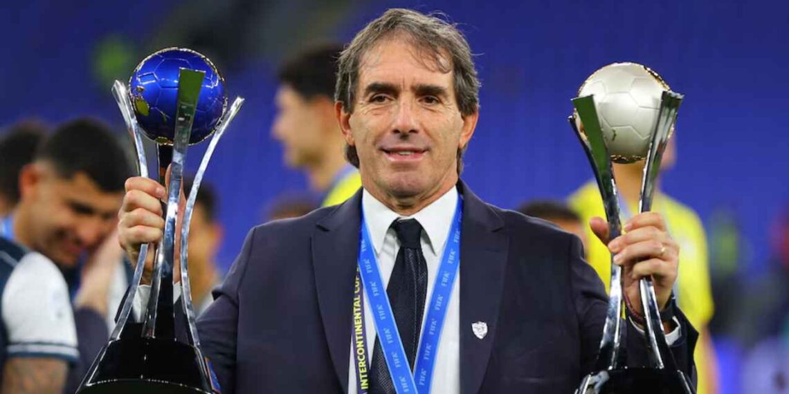 Guillermo Almada deja abierta la puerta a dirigir a Chivas