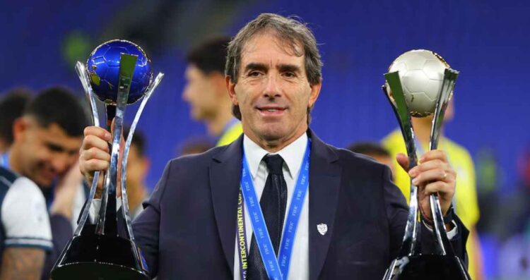 Guillermo Almada deja abierta la puerta a dirigir a Chivas