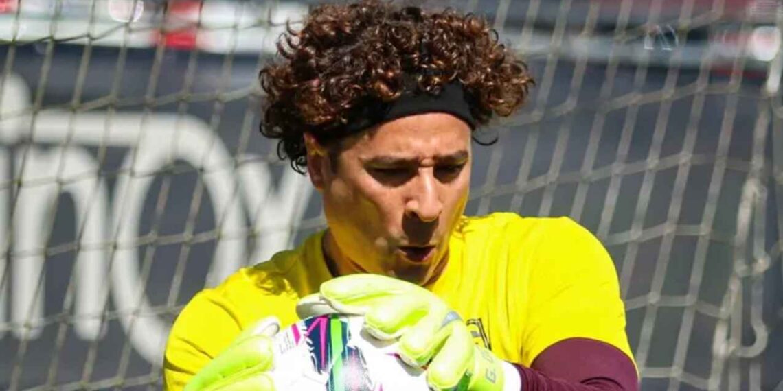 Guillermo Ochoa se juega el descenso este sábado con el AVS en Portugal