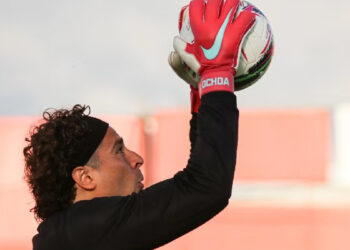 Guillermo Ochoa sufre dolorosa derrota con el AVS en Portugal