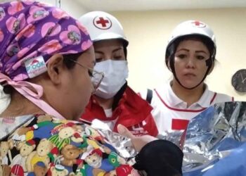 Hallan a recién nacida en bolsa de plástico dentro del baño de una empresa en Escobedo, Nuevo León