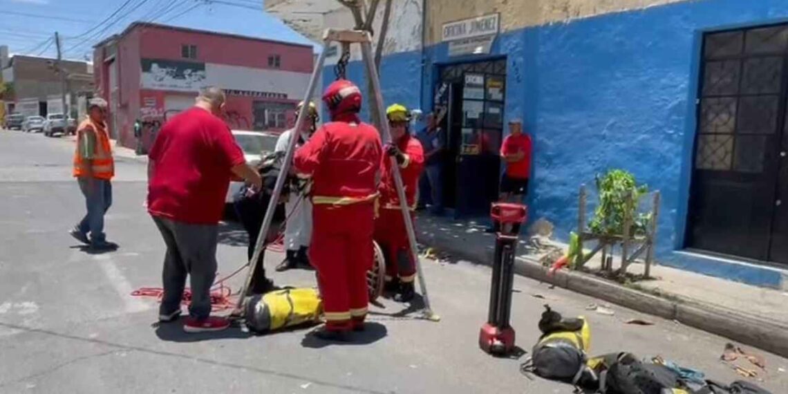 Hombre atrapado alcantarilla Guadalajara
