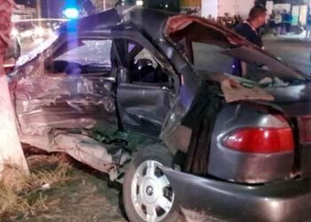 Hombre muere tras chocar contra una palmera en García, Nuevo León