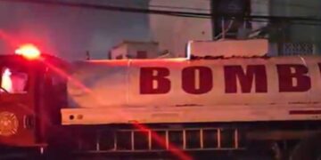 Hombre provoca incendio al quemar basura en edificio en Matamoros, Tamaulipas