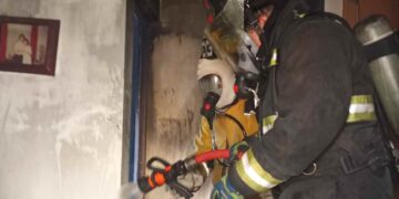 Incendio en una casa movilizó a personal de bomberos en Ciudad Madero, Tamaulipas