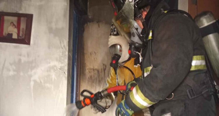 Incendio en una casa movilizó a personal de bomberos en Ciudad Madero, Tamaulipas