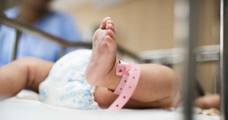 Indignación en Ecatepec abandonan a recién nacida en una bolsa entre matorrales