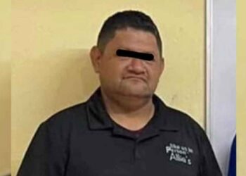 Investigan a presunto exprofesor por cámara oculta en baño de escuela en Nayarit