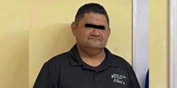Investigan a presunto exprofesor por cámara oculta en baño de escuela en Nayarit