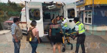 Joven ignora alto y derriba a motociclistas en Ciudad Victoria, Tamaulipas