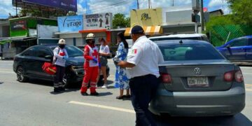 joven Matamoros cruzarse sin precaución