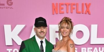 Karol G demuestra su amor con Feid en la premier de Nueva York