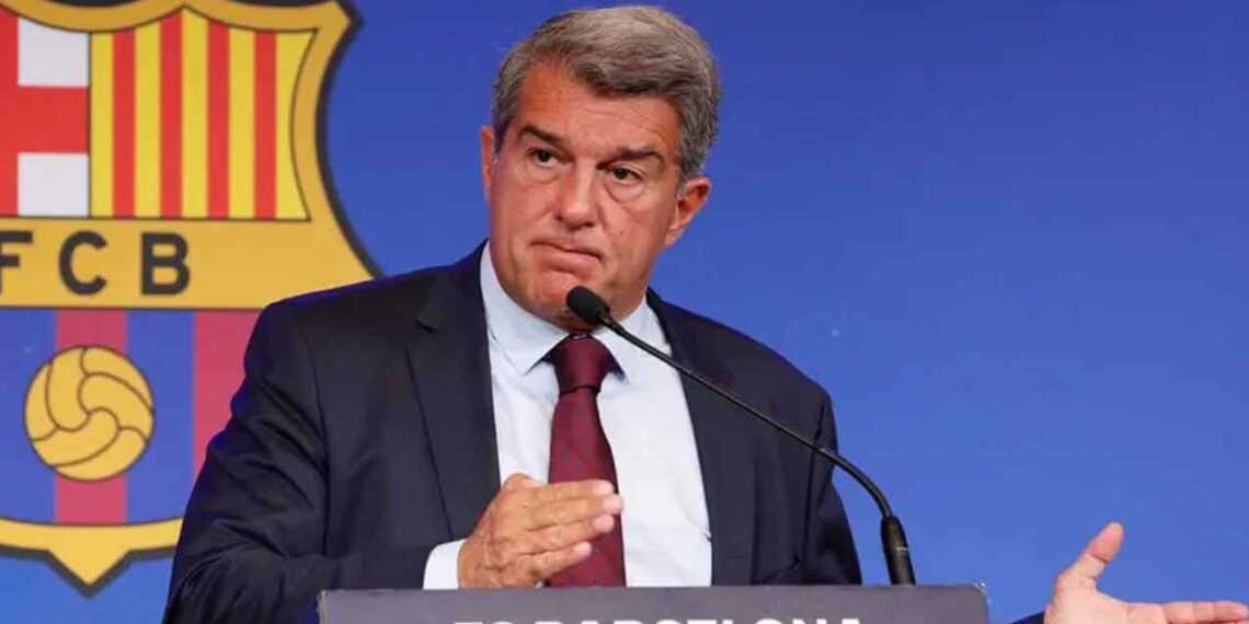 Laporta acusa al arbitraje tras eliminación del Barcelona en Champions