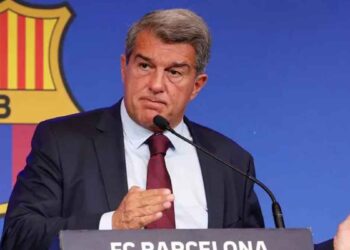 Laporta acusa al arbitraje tras eliminación del Barcelona en Champions