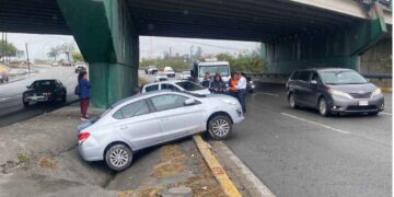 Lluvia provoca accidente vial en Guadalupe, NL