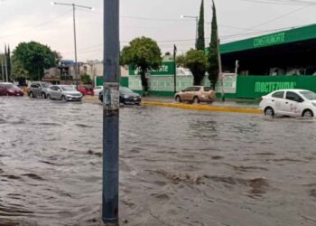 Lluvias intensas causan inundaciones y caos vial en municipios del Estado de México