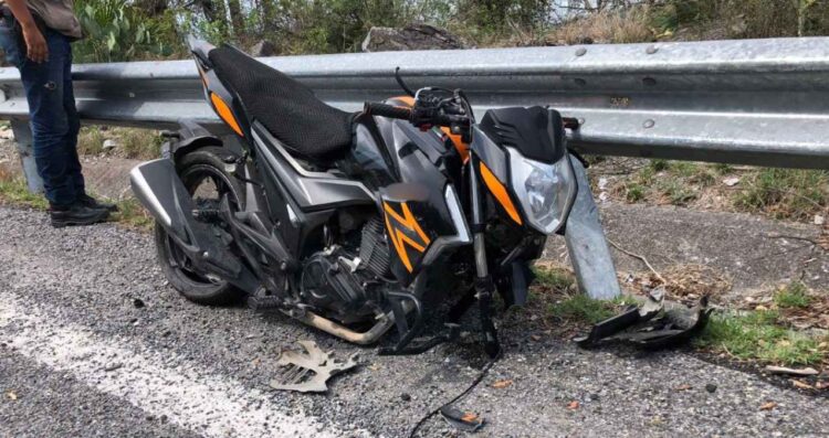 Motociclista caída carretera a Tula
