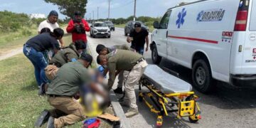 Motociclista resulta herido tras derrape por aceite en vialidad de Matamoros, Tamaulipas