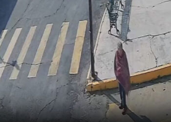 Mujer muere atropellada por la combi de la que acababa de bajar en Tlaxcala