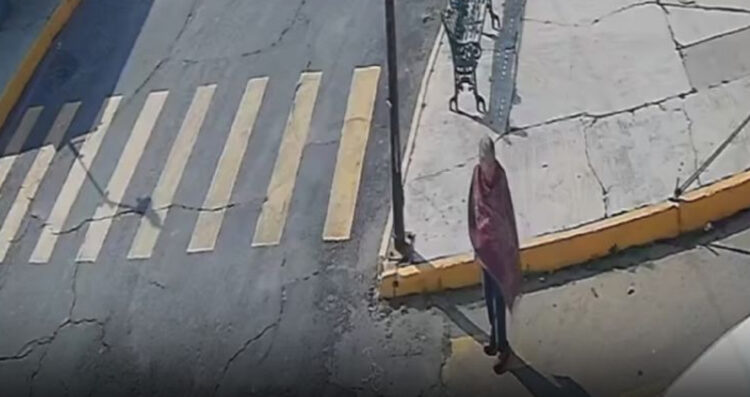 Mujer muere atropellada por la combi de la que acababa de bajar en Tlaxcala