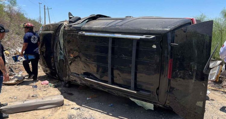 Mujer queda herida tras caer con su camioneta desde un puente en Nuevo Laredo