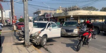 Choque dos camionetas El Mante