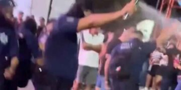 Policía lanza gas pimienta en concierto de El Gran Silencio en Manzanillo, Colima