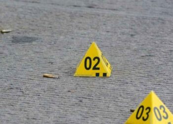 Presunto asaltante muere tras intento de robo en Ciudad Juárez; el dueño de la casa lo enfrentó armado