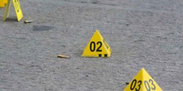 Presunto asaltante muere tras intento de robo en Ciudad Juárez; el dueño de la casa lo enfrentó armado