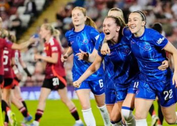 Prohíben a mujeres transgénero jugar fútbol femenino en Inglaterra tras fallo judicial