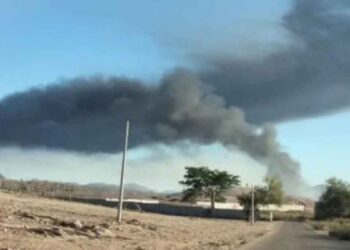 Queman contenedores con huachicol para huir de autoridades en Mazatlán