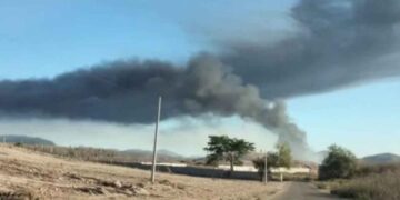 Queman contenedores con huachicol para huir de autoridades en Mazatlán