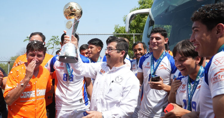 Recibe rector de la UAT a los Correcaminos campeones de la Liga Premier