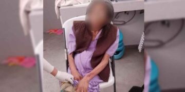 Rescatan a adulta mayor que vivía en abandono en Ecatepec