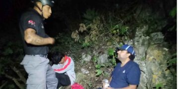 Rescatan a dos hombres agotados en el Cerro de las Mitras, Nuevo León