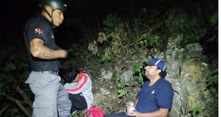 Rescatan a dos hombres agotados en el Cerro de las Mitras, Nuevo León