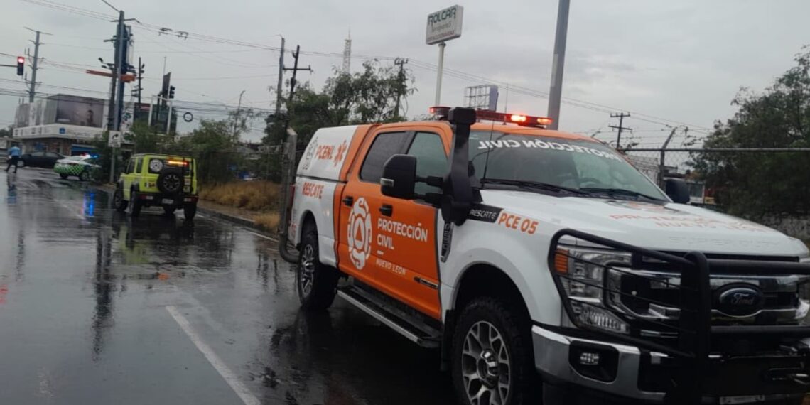 Rescatan a persona atrapada en el arroyo Topo Chico, en San Nicolás, Nuevo León