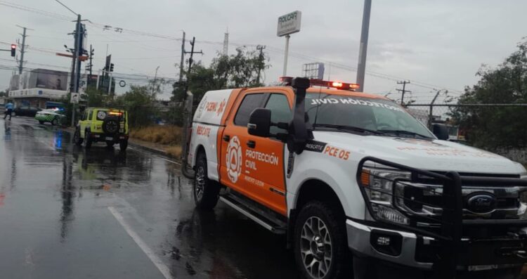Rescatan a persona atrapada en el arroyo Topo Chico, en San Nicolás, Nuevo León