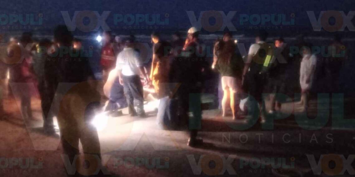 Rescatan a turistas atrapados por el mar en Playa Miramar de Cd. Madero, Tamaulipas