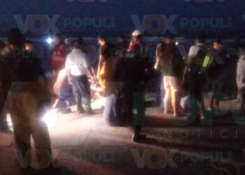Rescatan a turistas atrapados por el mar en Playa Miramar de Cd. Madero, Tamaulipas