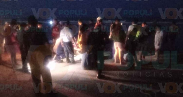 Rescatan a turistas atrapados por el mar en Playa Miramar de Cd. Madero, Tamaulipas