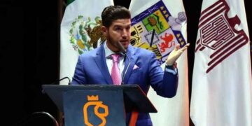 Samuel García revela que su mamá quería que él se convirtiera en Papa