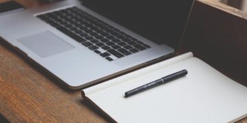 ¿Qué es un dominio y cómo se relaciona con el hosting?