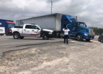 Se desprende caja de tráiler en Reynosa, Tamaulipas y causa caos vial
