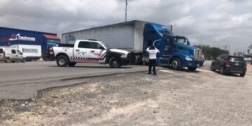 Se desprende caja de tráiler en Reynosa, Tamaulipas y causa caos vial