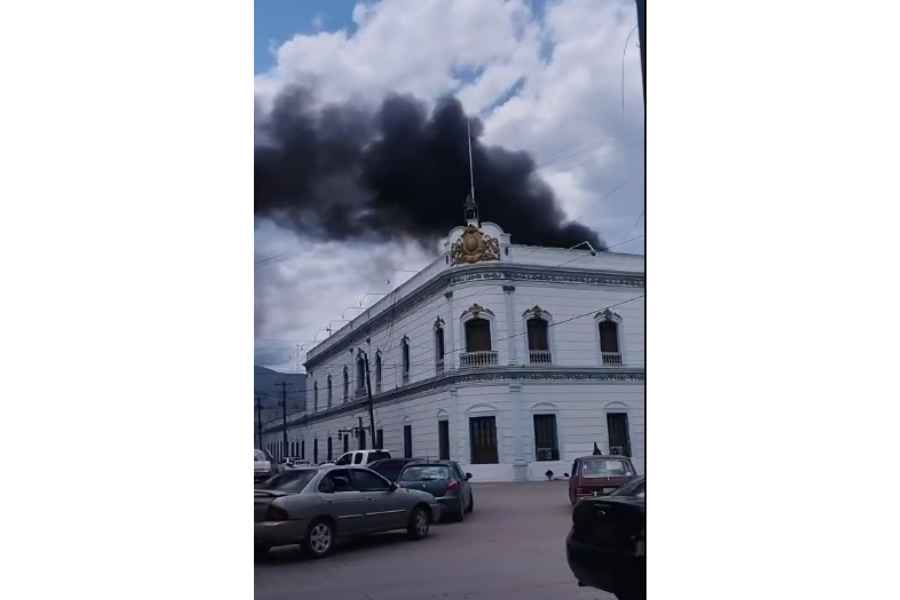 Se incendia bodega cerca de la Presidencia Municipal de Ciudad Victoria, Tamaulipas